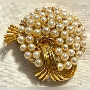 LISNER Brooch Pin Vintage PEARL RHINESTONE CLUSTER 2" Swirl Floral Flower